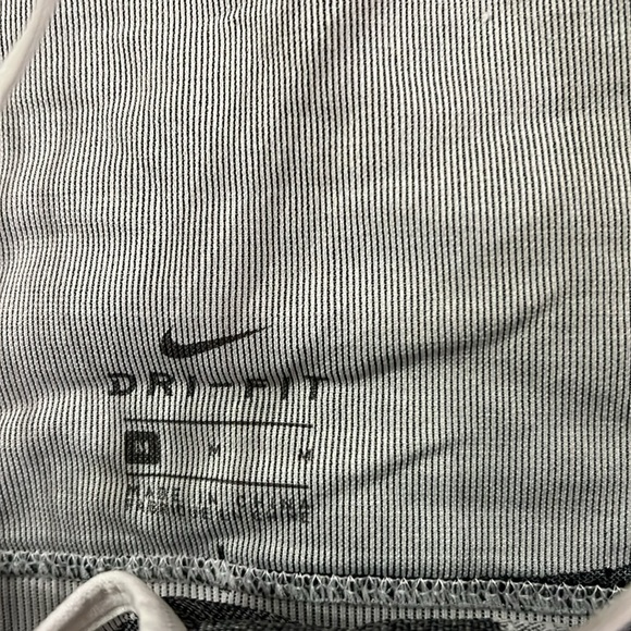 Nike sports bra. Girls medium like new. - Picture 3 of 3